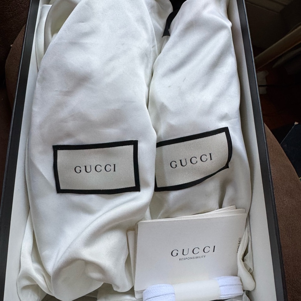 Women's Gucci Ace sneaker with bee - Picture 3 of 13